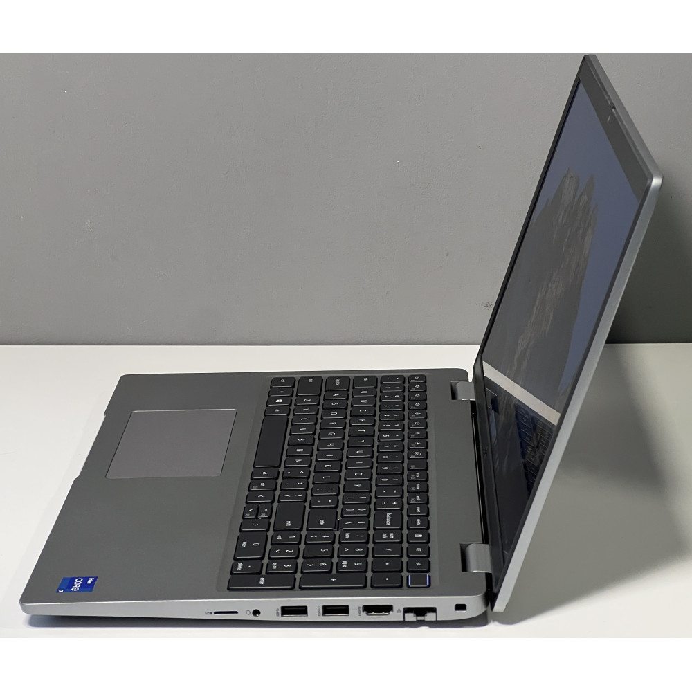 БВ ноутбук Dell Latitude 5520 15.6" FHD/IPS / i7-1165G7 / 16Gb / 512Gb SSD / Intel Iris Xe 
