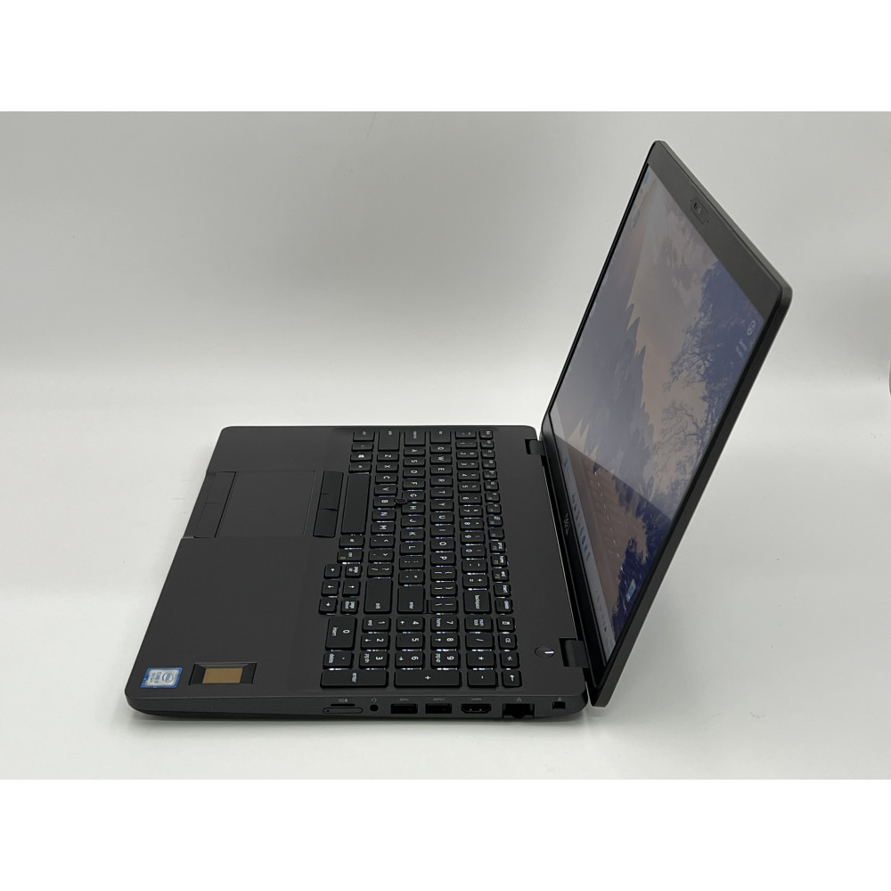 БВ ноутбук Dell Precision 3541 15.6" FHD/IPS / i7-9750H (6x12) / 16 Gb / 256 Gb SSD /  NVIDIA Quadro P620 (4 Gb)
